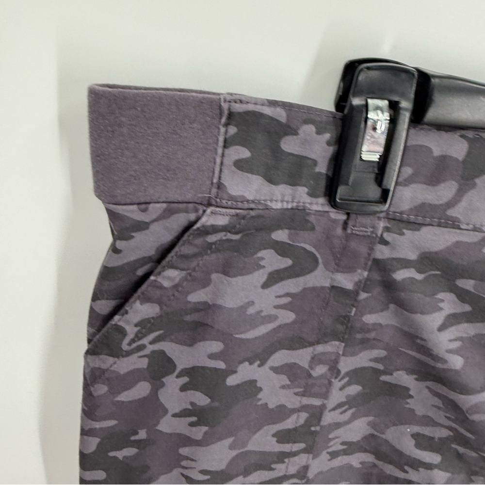 Lee Womens Skort Size 18 Mid Rise Zip NWT Gray Camouflage Cotton Camo Shorts - Picture 3 of 10